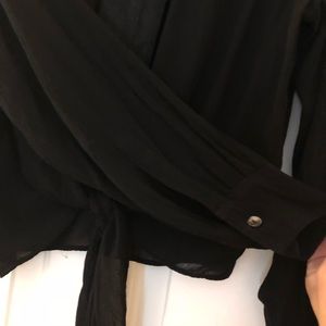 ⭐️REDUCED⭐️CHICOS sheer blouse ties at the waist